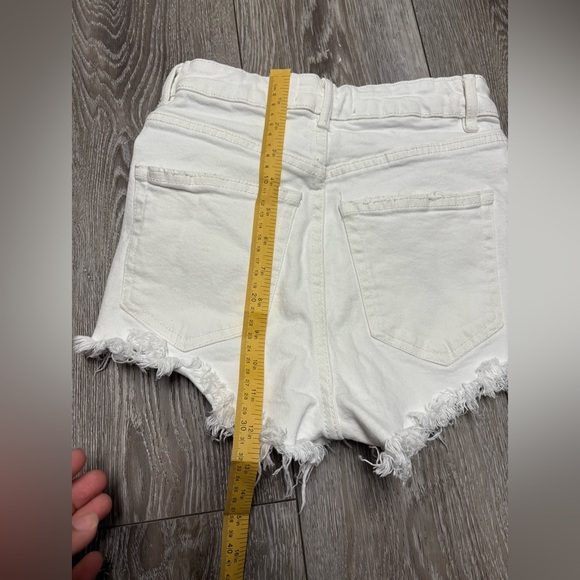 Zara Women's White Frayed Denim Shorts - Picture 4 of 9